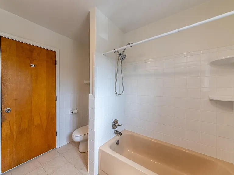 100 W Hickory Grove Rd #B3 — Photo 4