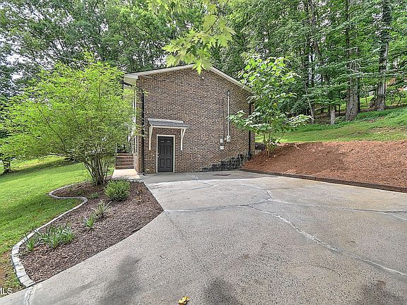 2nd image of 3718 Cheekwood Dr