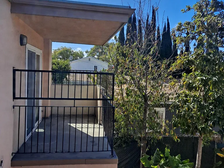 1765 Cedar Ave #10-B — Photo 24