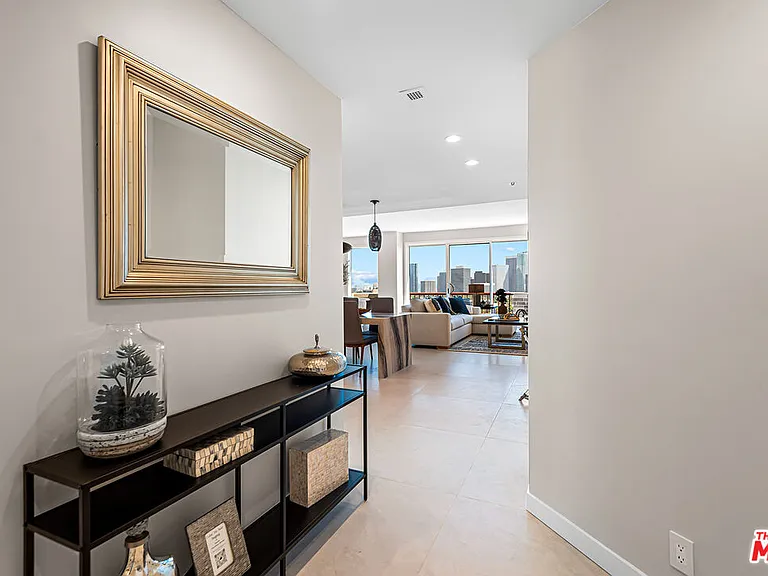 10550 Wilshire Blvd #1204 — Photo 2