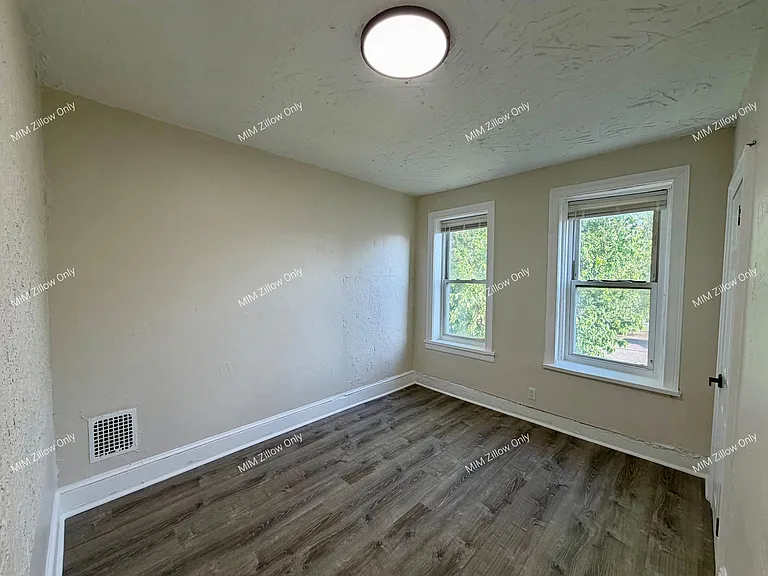 826 State St — Photo 7