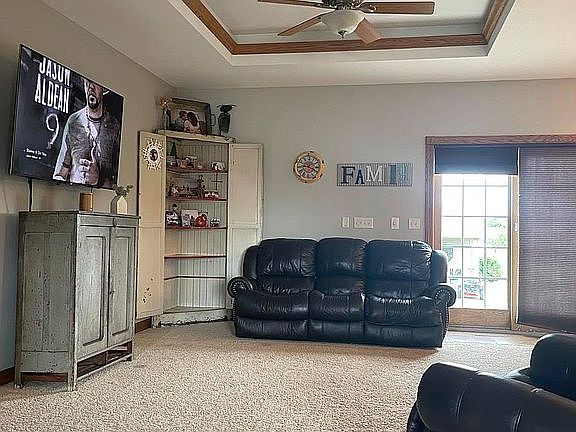 5th image of 410 Okoboji Dr