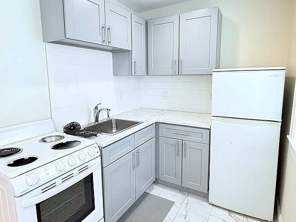 3rd image of 325 Newport Ave APT 32