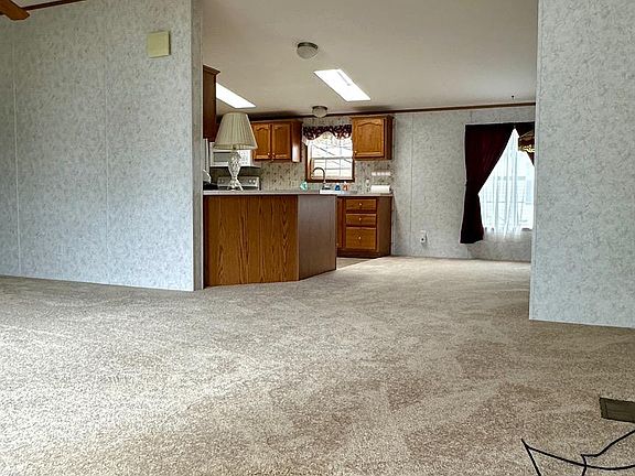 4th image of 72 Angel Dr