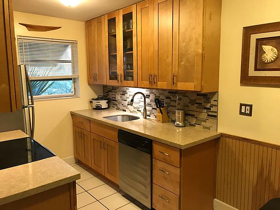 3rd image of 203 NE 6th St #203