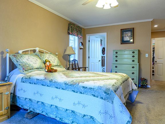 5th image of 31 Grandview Dr