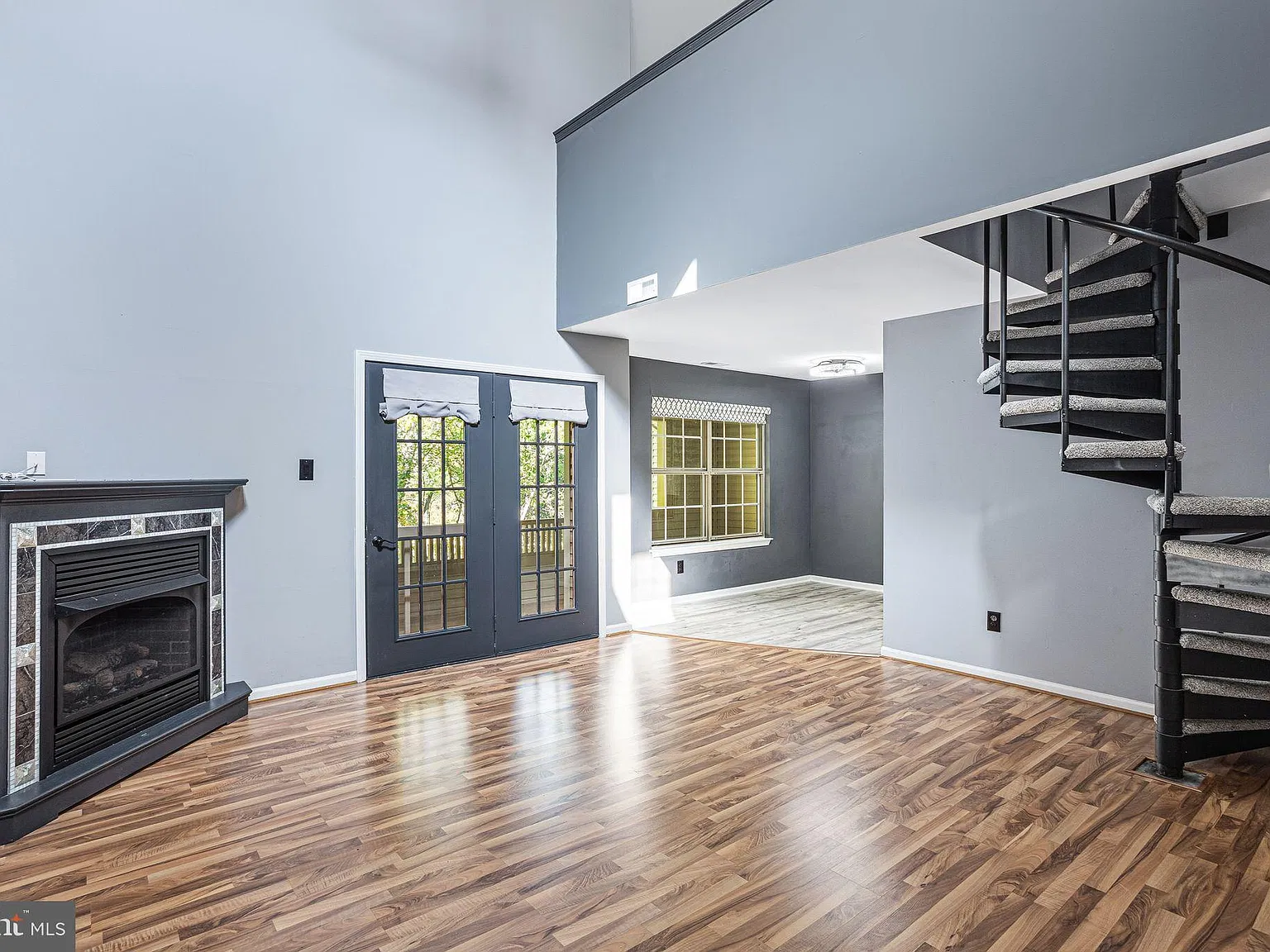 2 bed, 2.0 bath, 1101 sqft, $2,850 — Photo 2