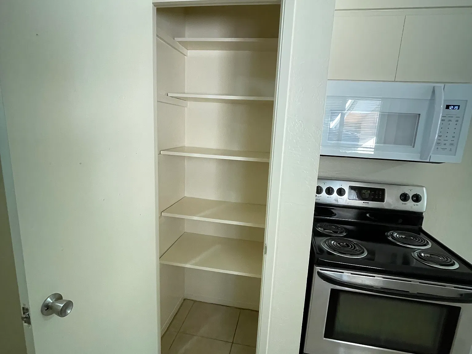 3 bed, 936 sqft, $1,470 — Photo 2