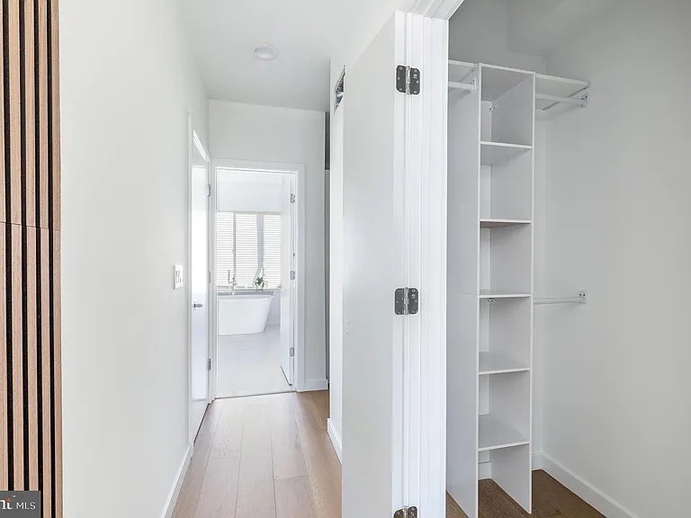 2925 W Master St — Photo 12