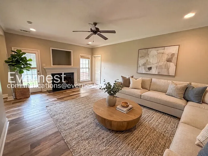3 bed, 2.0 bath, 1421 sqft, $1,645 — Photo 2