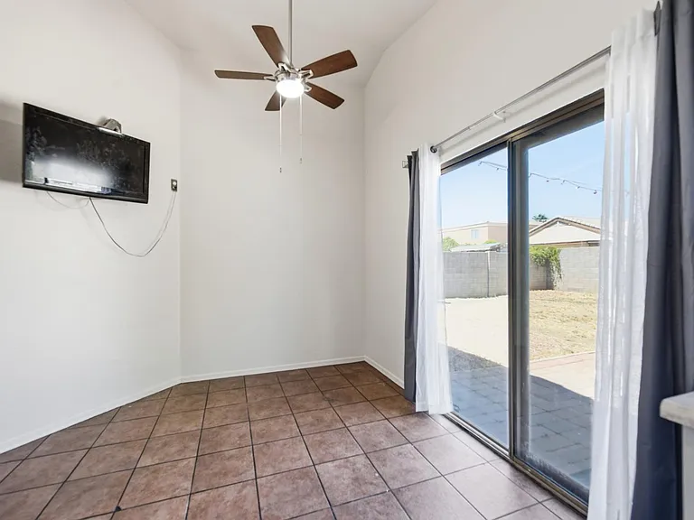 12418 W Windrose Dr — Photo 7