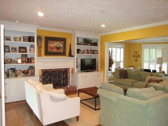 3rd image of 1412 Forest Brook Dr