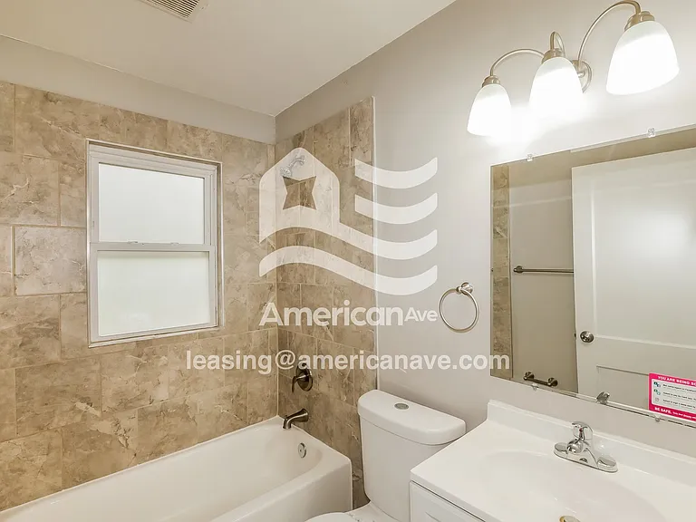 1529598_014_bathroom_14168501.jpg