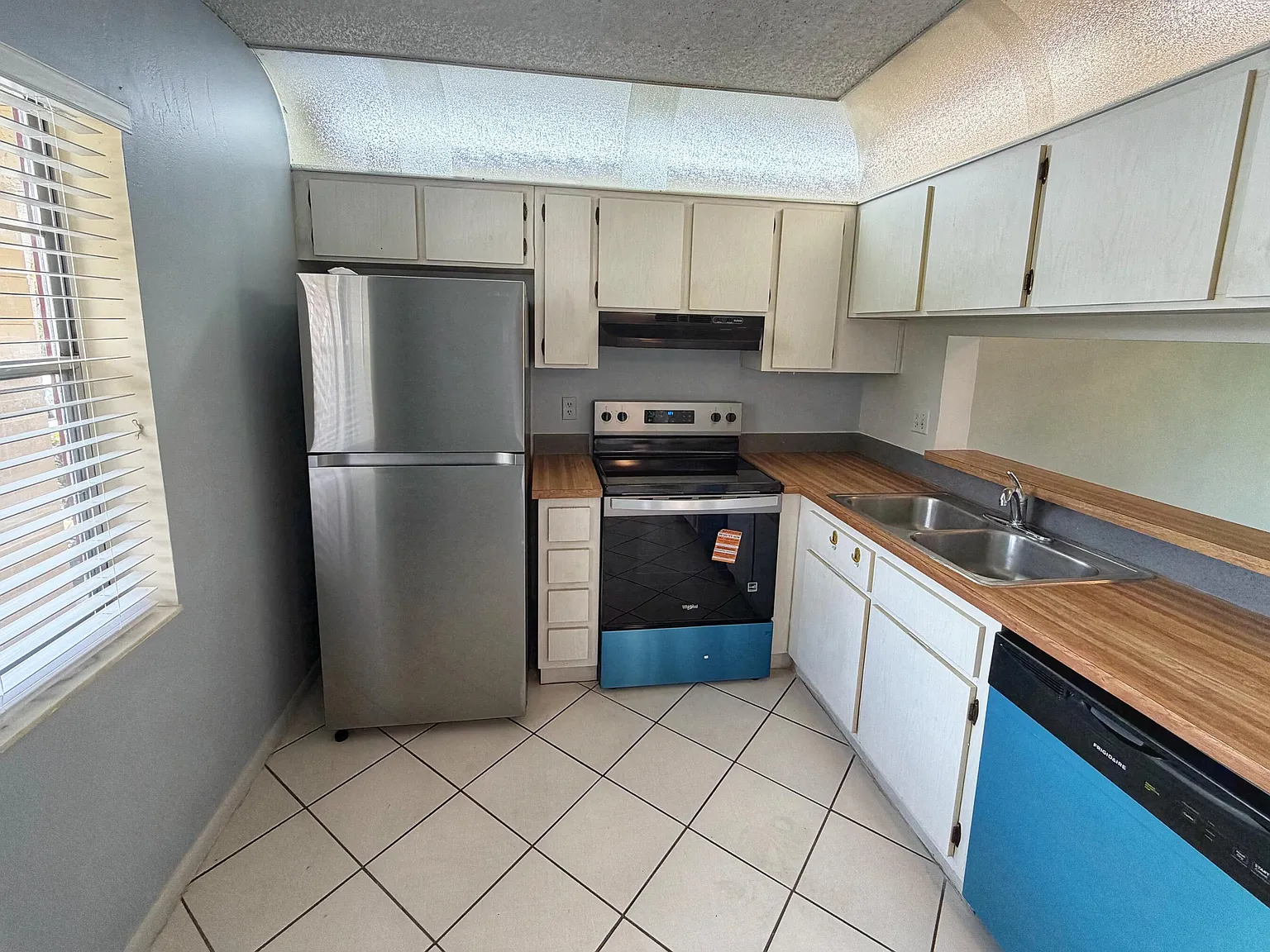 2 bed, 2.0 bath, 809 sqft, $1,850 — Photo 2
