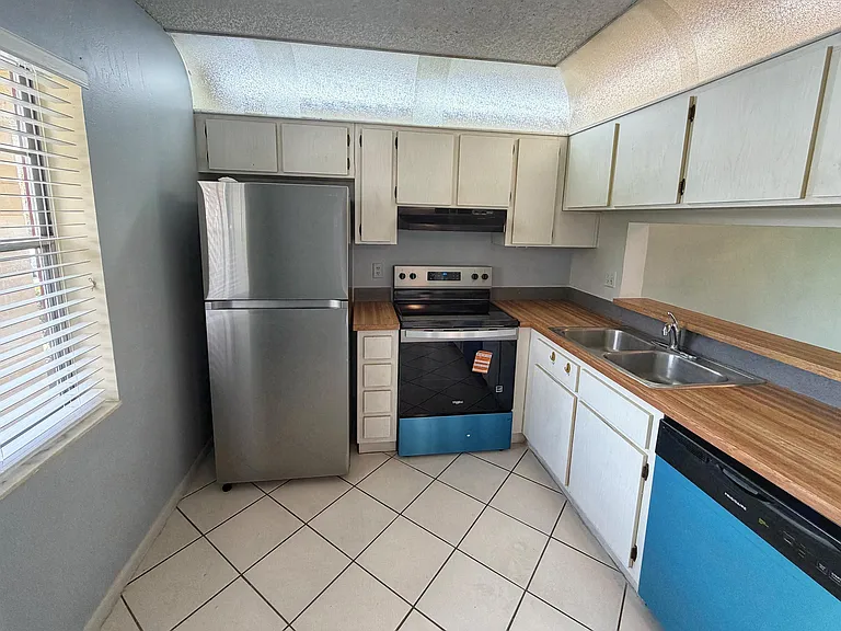 3652 N University Dr #C-3 — Photo 2