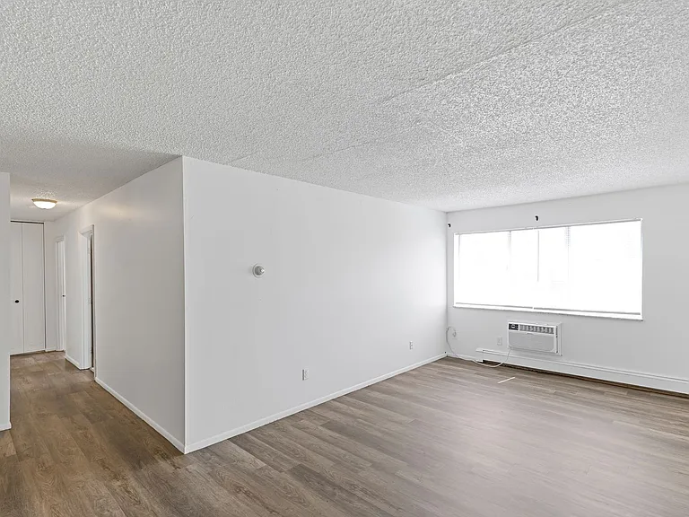Carriage House (Albion 64 LLC) — Photo 9