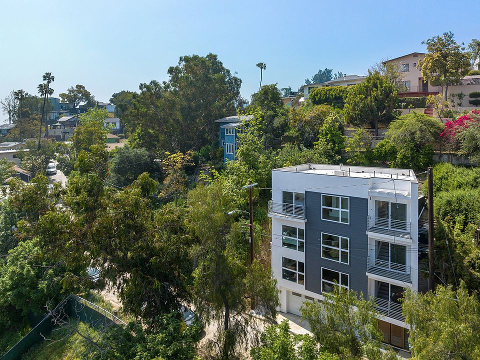 1st image of 2635 Adelbert Ave