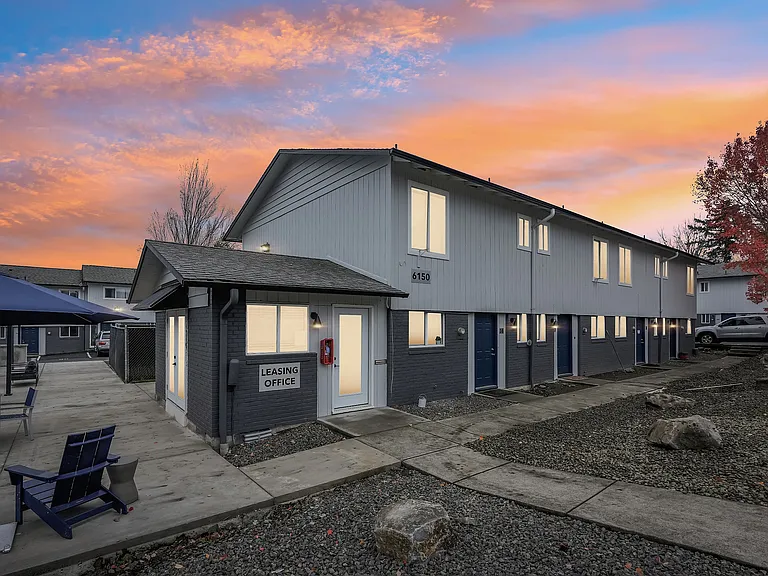Alturas Vose Townhomes — Photo 31