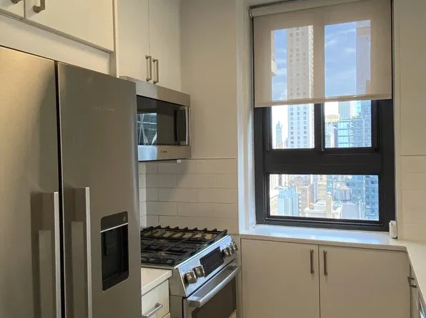 347 West 57th Street image 7 of 26