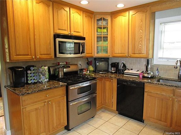 3rd image of 16 Galveston Dr