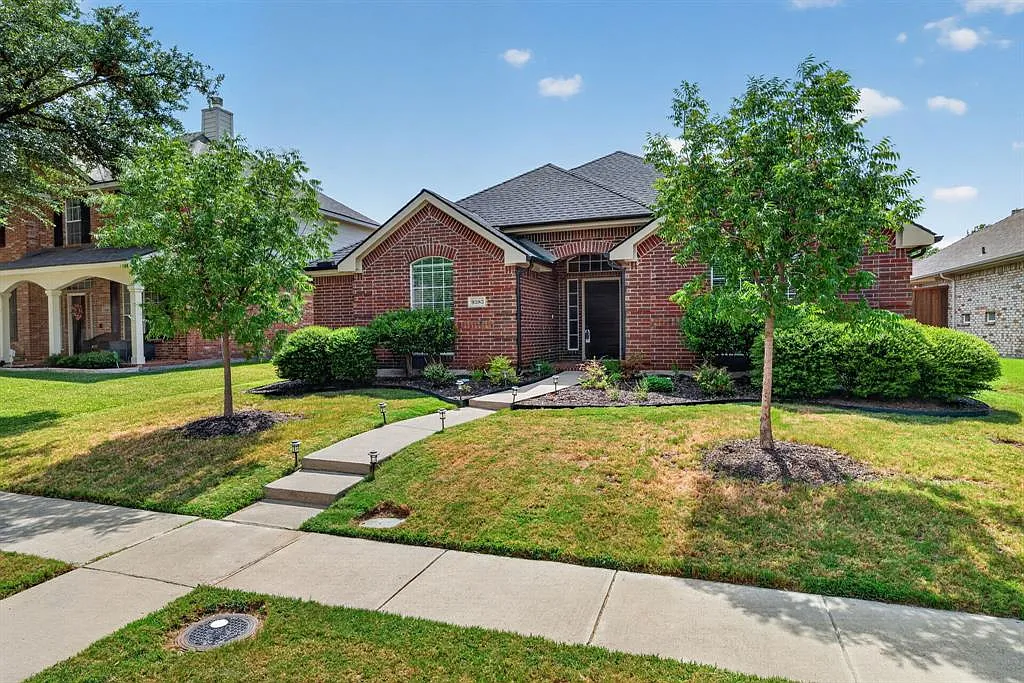 4 bed, 2.0 bath, 1753 sqft, $2,850 — Photo 2