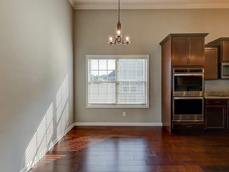 1008 Meadowview Ln — Photo 30
