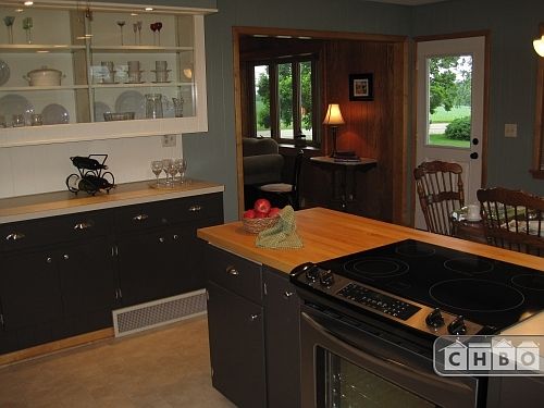 Looking from kitchen into fami