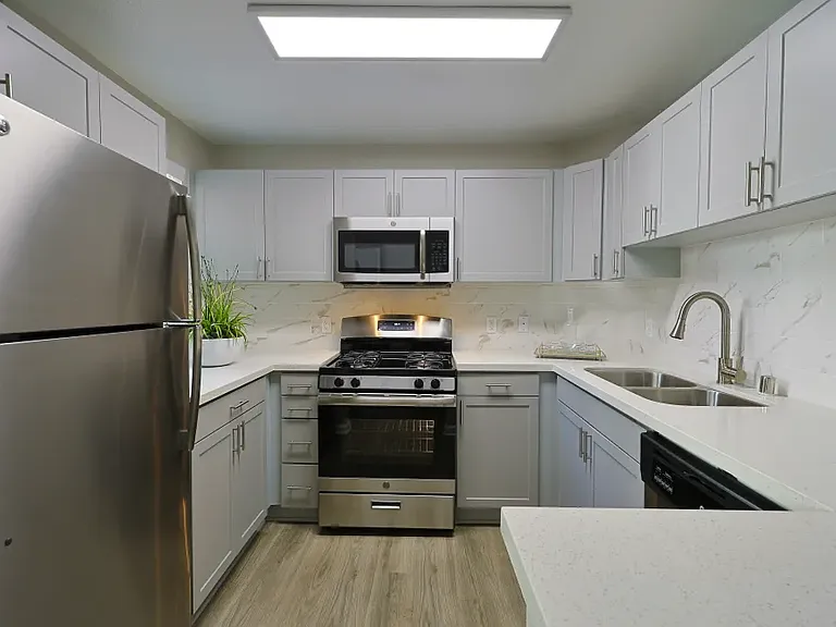 Allure at Camarillo — Photo 1