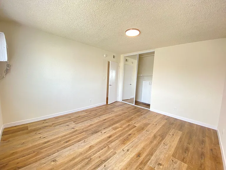 511 N Kenmore — Photo 10