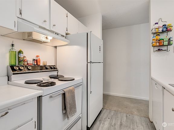 4th image of 17431 Ambaum Boulevard S #C30