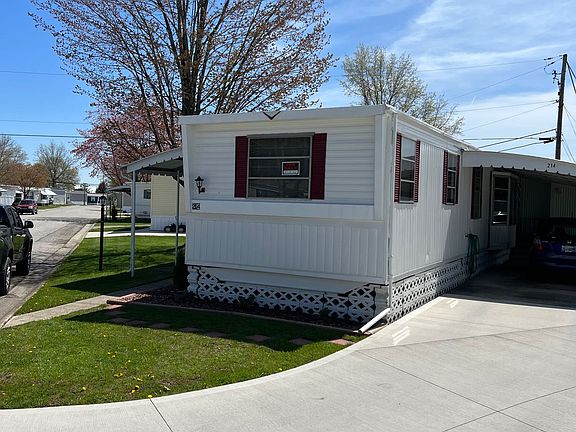 Exterior Image-11-Vindale 214E Pikewood Manor