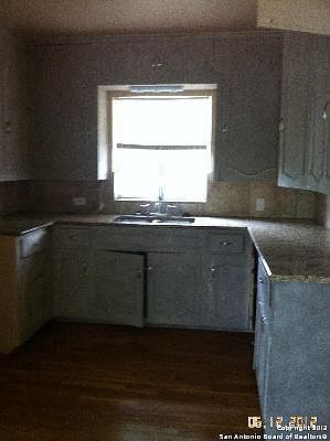 2nd image of 100 Canterbury Hl St