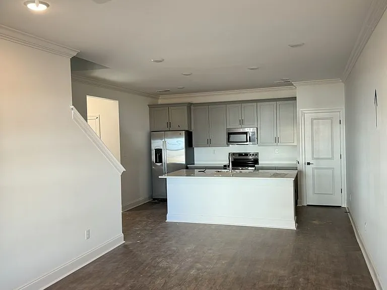 655 Cottage Grove Cir — Photo 9