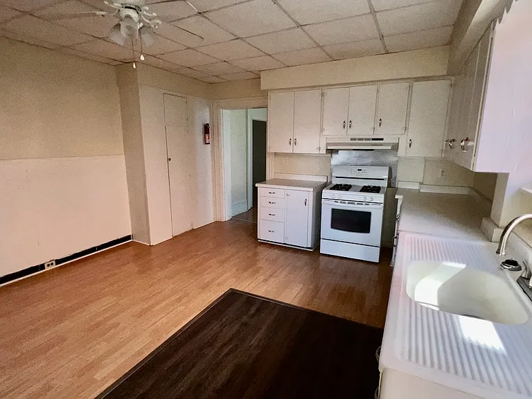 1374 Main St #1 — Photo 13