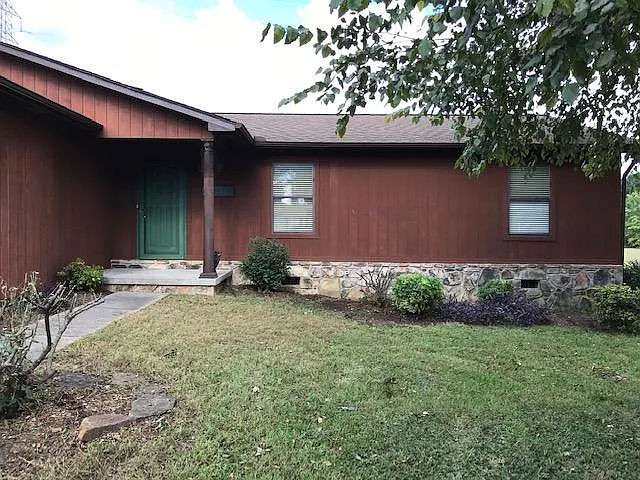 1708 Oxbow Ln — Photo 2