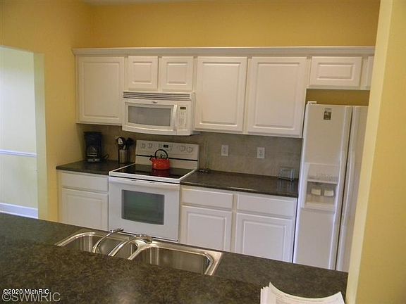 5th image of 208 S Robert St Unit 13