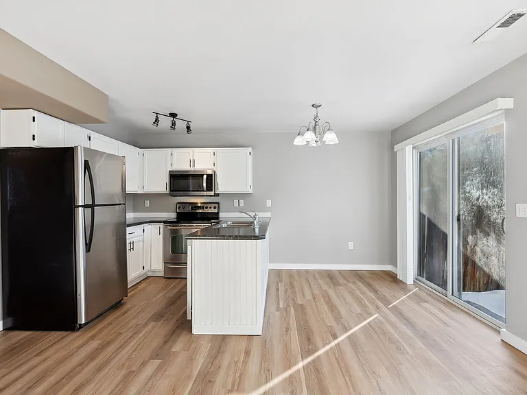 514 S Arthur St — Photo 7