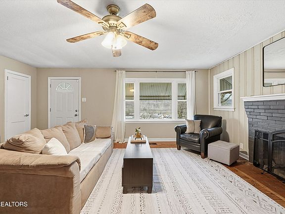 5th image of 119 Old State Cir