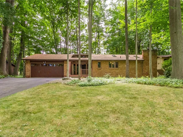 454 True Hickory Dr, Rochester, NY 14615