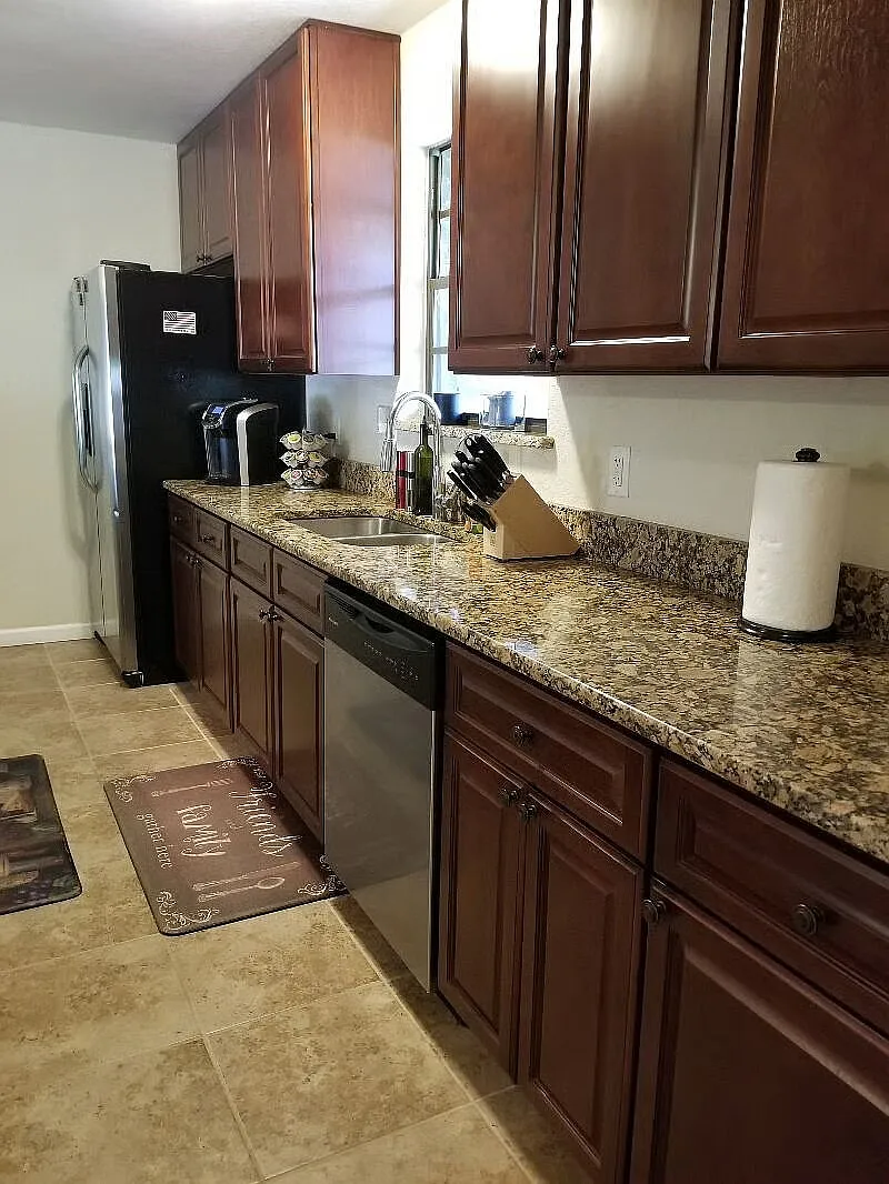 3 bed, 2.0 bath, 2258 sqft, $3,200 — Photo 2