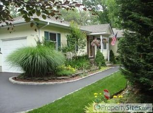 1249 Saxon Ave, Bay Shore, NY 11706