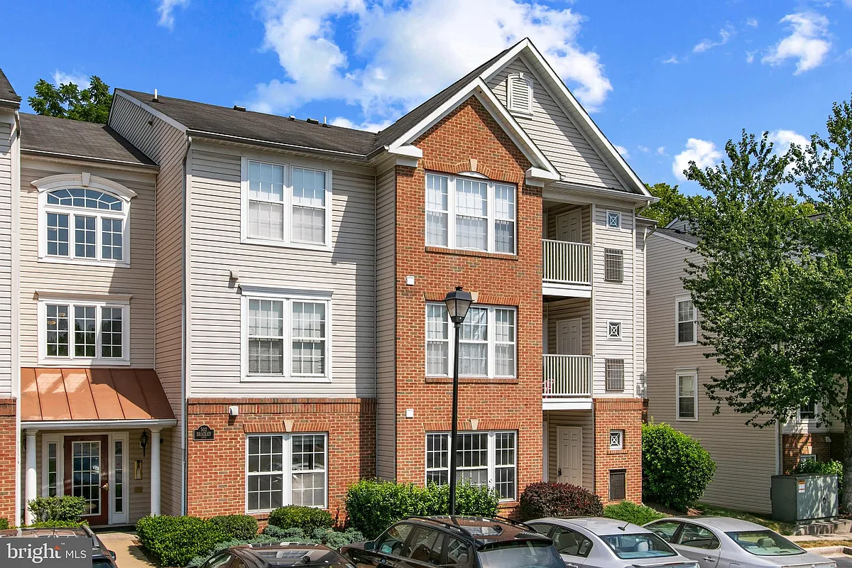 Building Photo - 502 Bradley Ct #5D