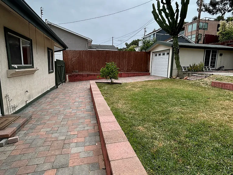 2220 Rosecrans St — Photo 40