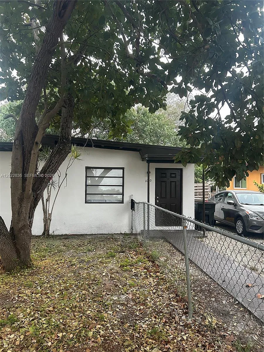 Building Photo - 1080 NW 121st St