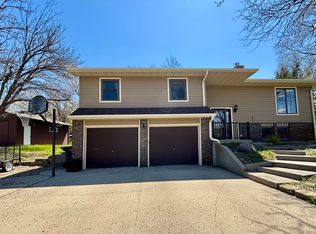107 River Rd, Pierre, SD 57501