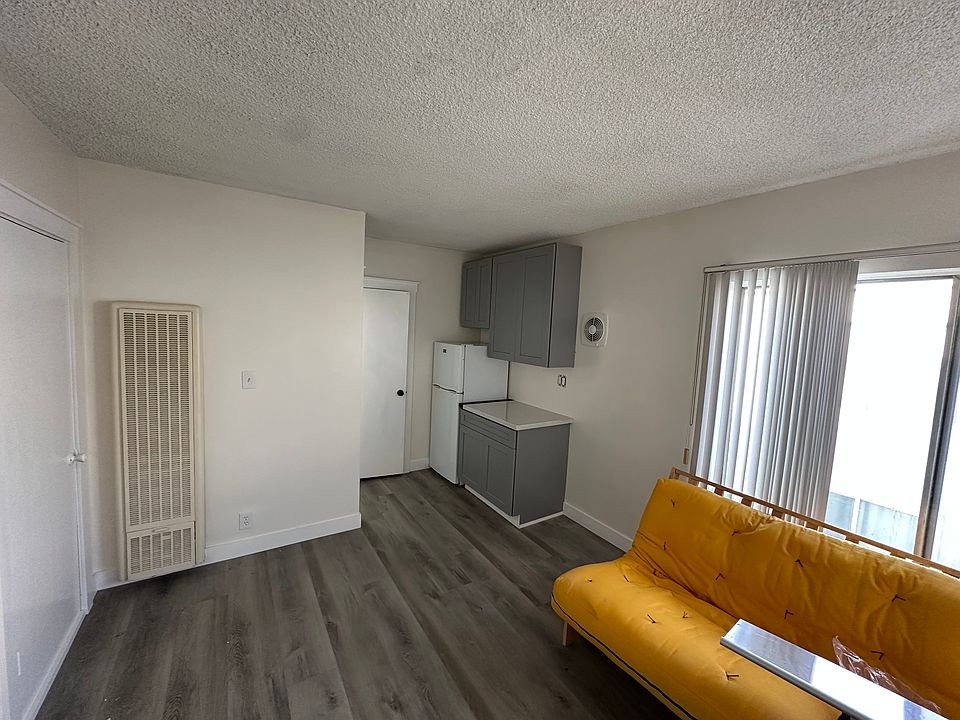 Living area with optional futon