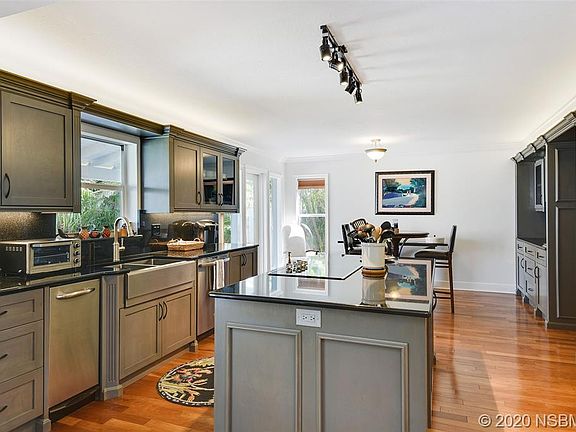 5th image of 30 Richmond Dr