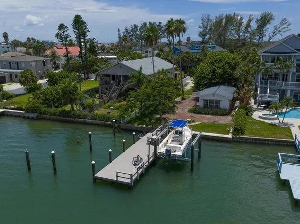 8405 Bayshore Dr, Saint Petersburg, FL 33706