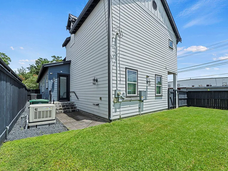 301 Cordell St — Photo 26