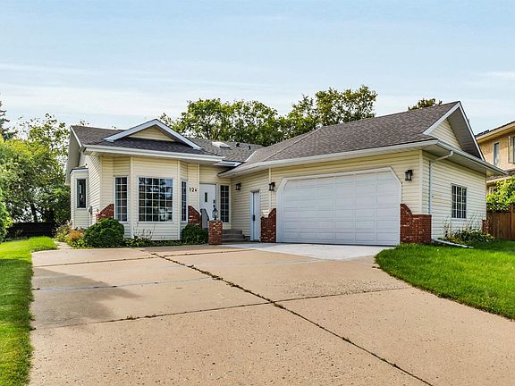 2nd image of 12 Invermere Pl #A